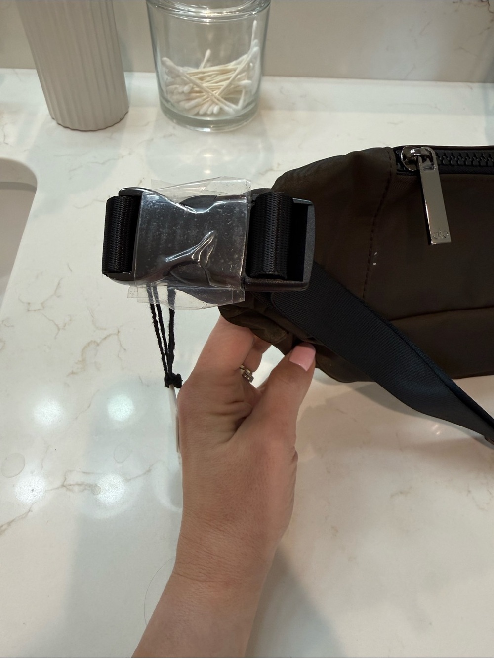 ALO Yoga Explorer belt bag Espresso - Picture 5 of 8